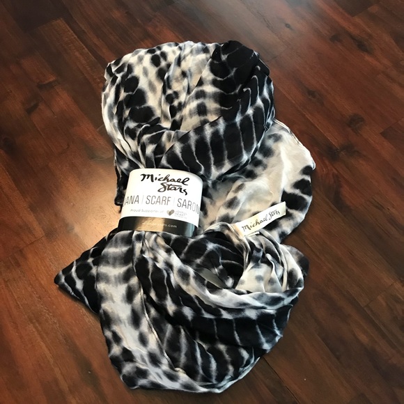 Michael Stars scarf, sarong. Brand new - Picture 4 of 5
